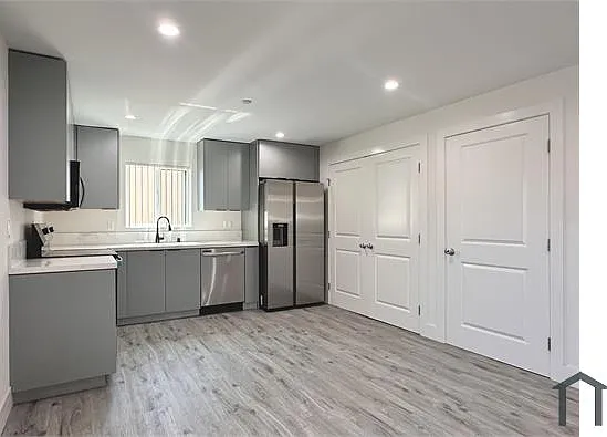3 bed, 1000 sqft, $3,150 — Photo 1