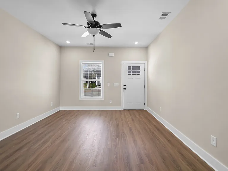 1011 Oak St #B — Photo 11