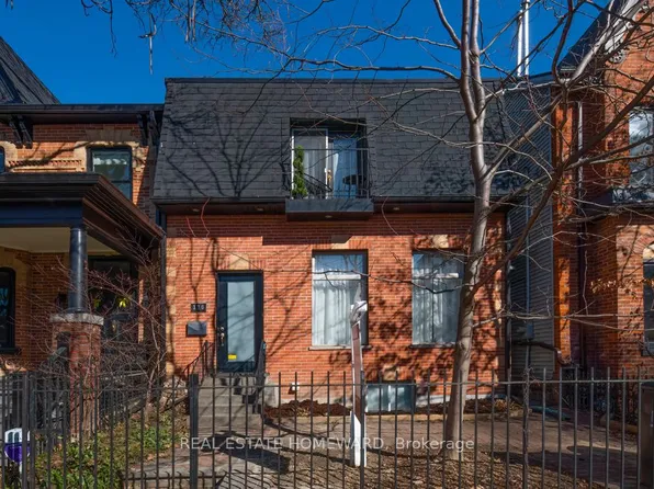 136 Spruce St, Toronto, ON M5A 2J5