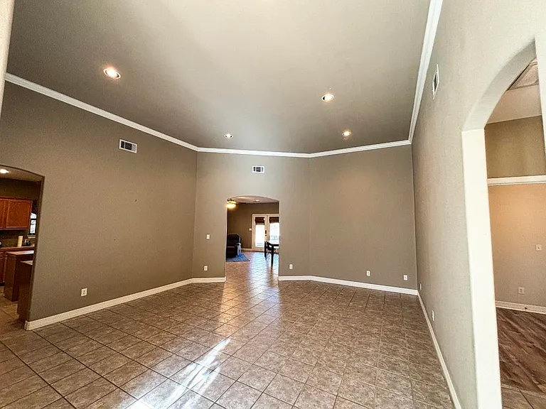 304 Deer Hollow Dr — Photo 3