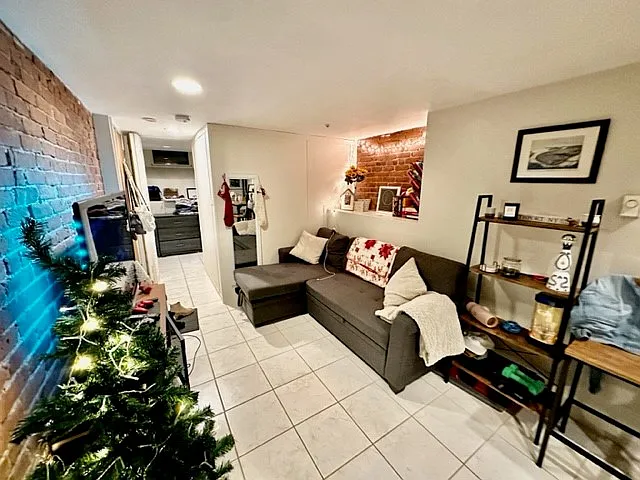 38A Charter St #9B — Photo 3