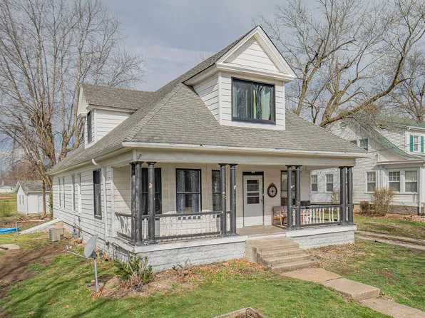 412 S Center St, Shelbina, MO 63468