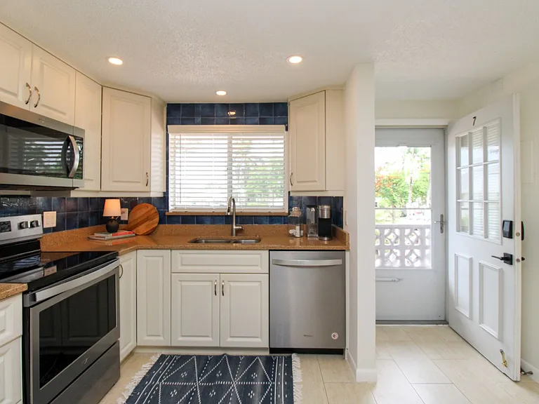 1686 Blue Point Ave #B7 — Photo 15