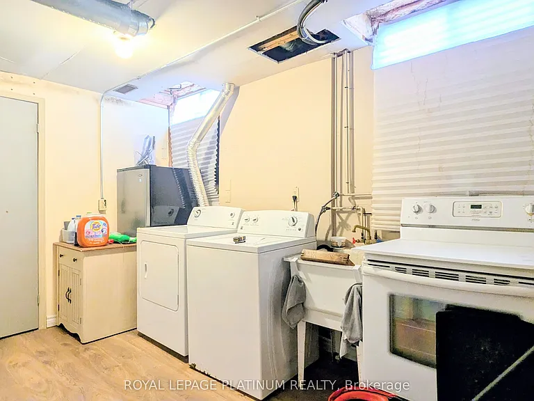 630 Pinerow Cres — Photo 14