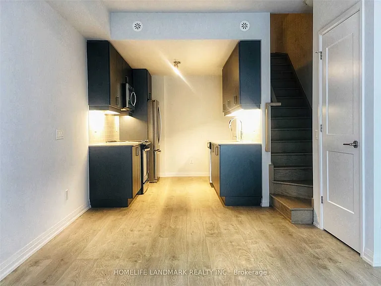 1050 Portage Pkwy #Townhouse 36 — Photo 5