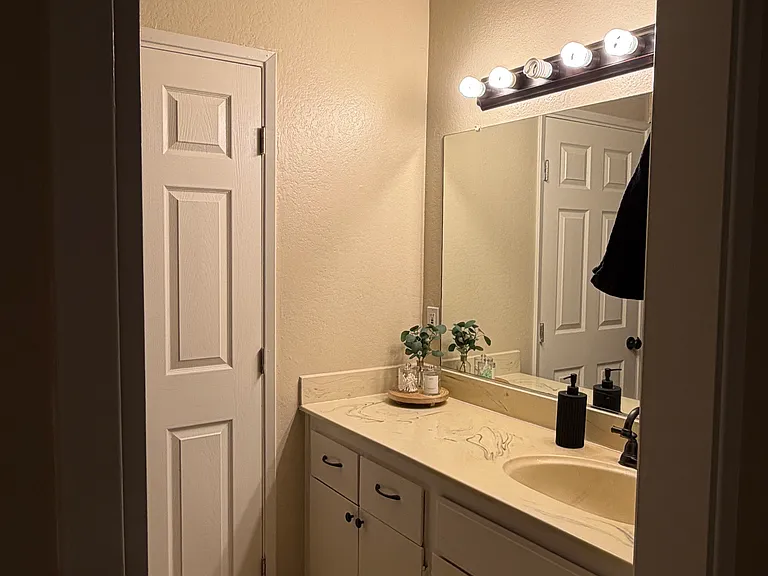 2410 Post Oak Ln — Photo 9
