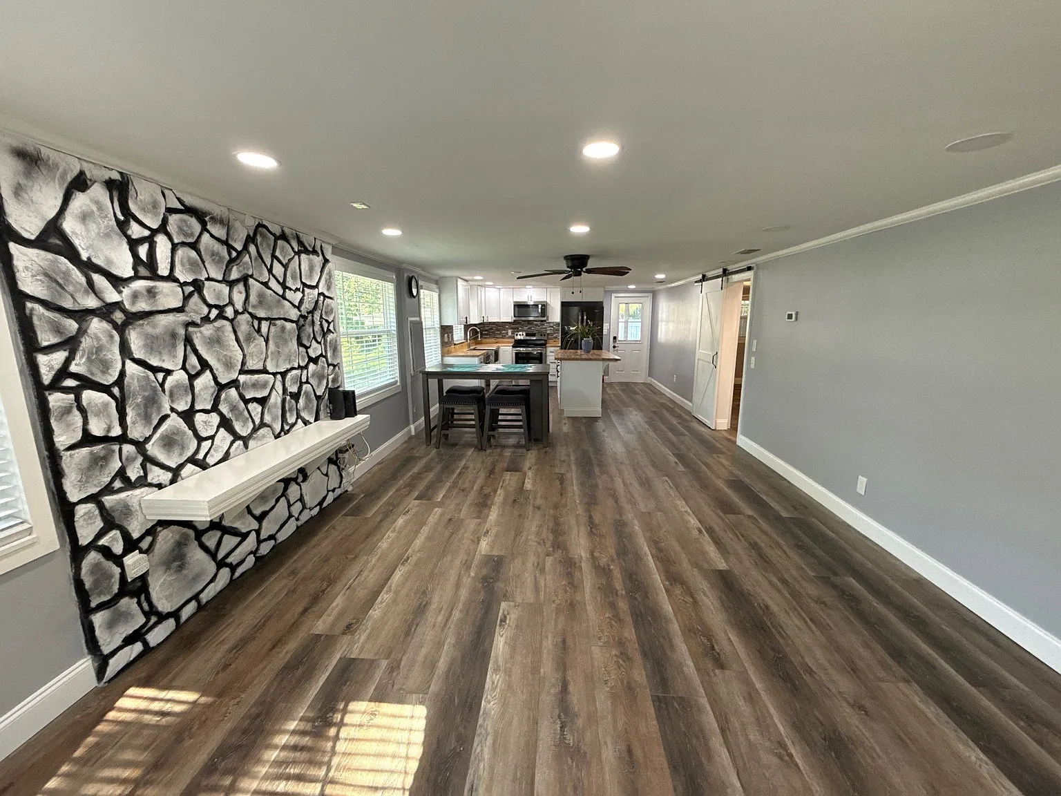2 bed, 1.0 bath, 864 sqft, $1,600 — Photo 3