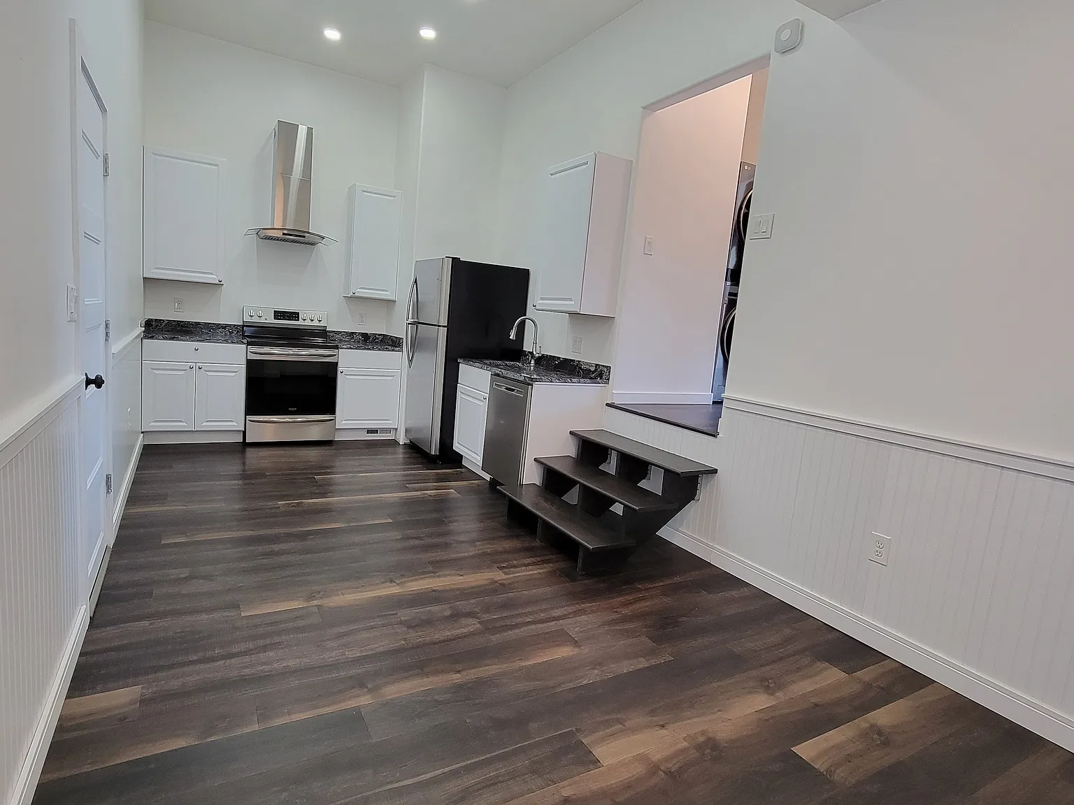 1 bed, 1100 sqft, $1,299 — Photo 4