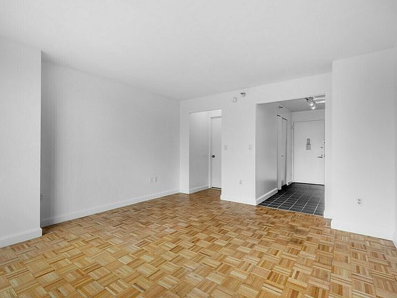 2nd image of 360 W 43rd St APT N6g