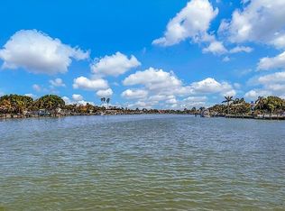 17165 2nd St E, North Redington Beach, FL 33708