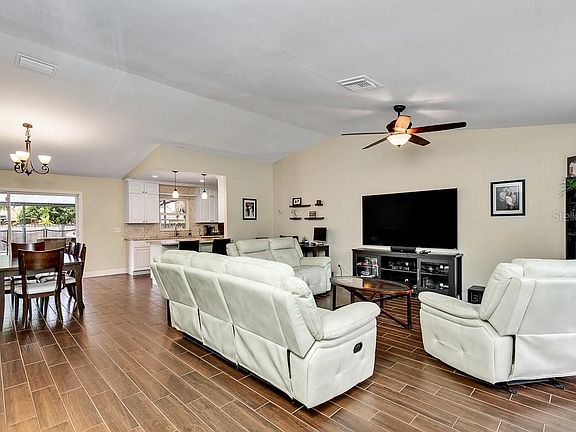 3rd image of 14508 Highland Hills Pl