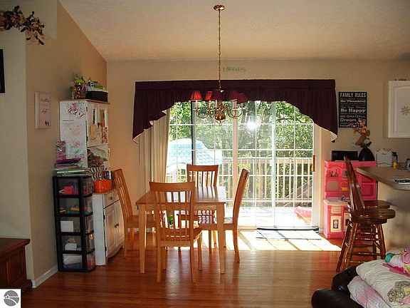 4th image of 853 Peach Blossom Dr