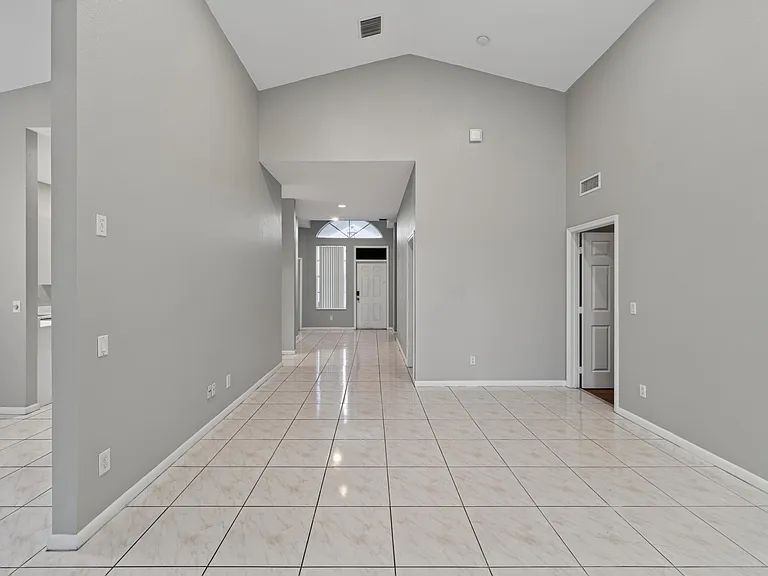 4059 SW Kamsler St — Photo 6
