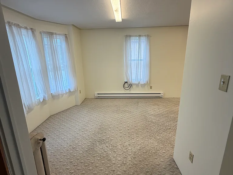 620 S Logan Blvd — Photo 7
