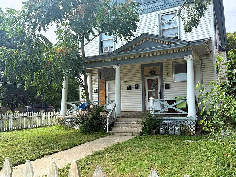 1441 SW Van Buren St — Photo 2
