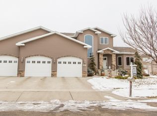1307 Eagles View Pl, Bismarck, ND 58503