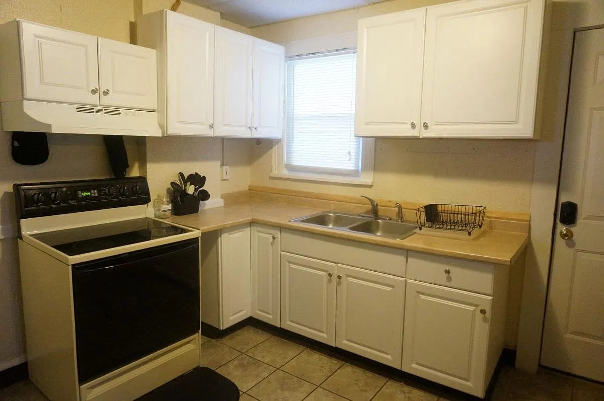 4 bed, 1200 sqft, $1,600 — Photo 1