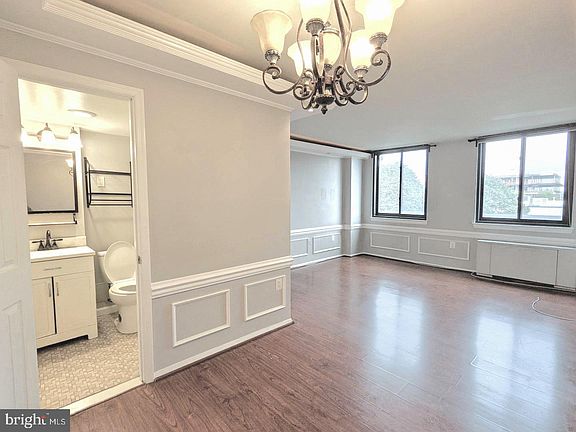 5th image of 801 N Pitt St APT 216