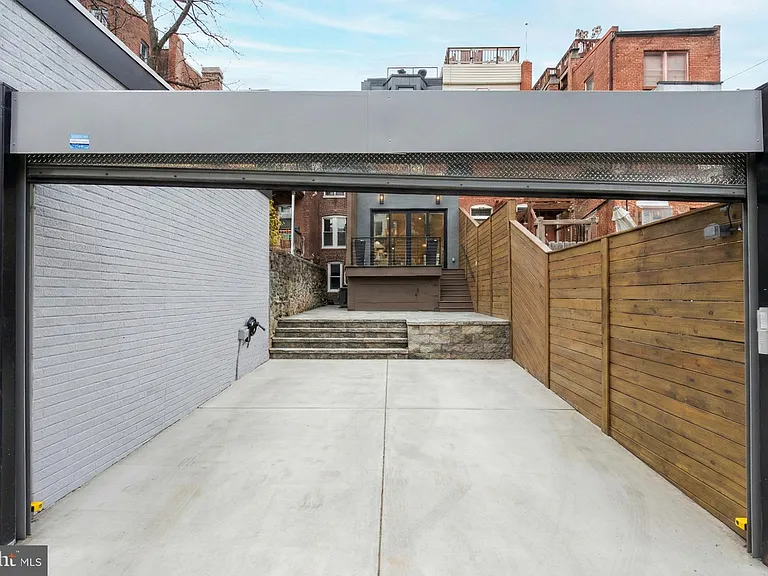 1816 Belmont Rd NW — Photo 8