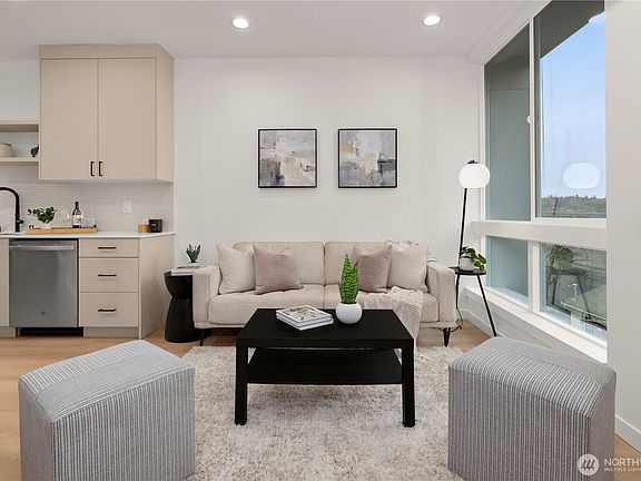 5th image of 3852 Carr Place N