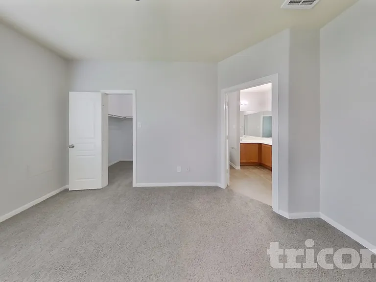 2122 Hackberry Bank Ln — Photo 6