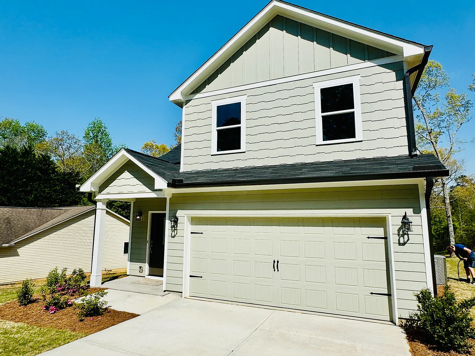241 Perimeter Rd — Photo 1