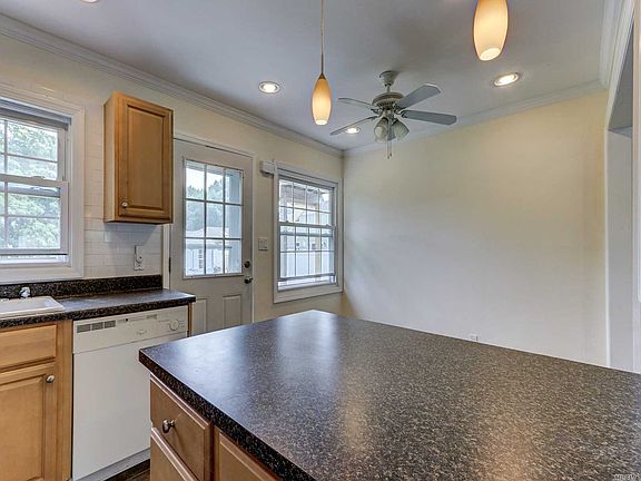 3rd image of 15 Crescent St