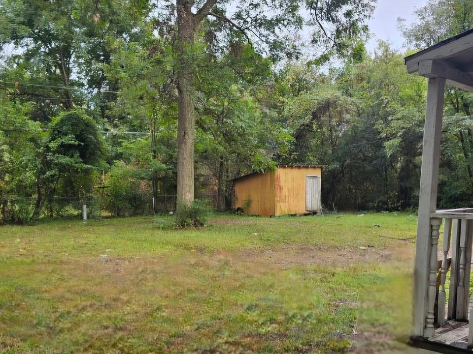 2nd image of 2411 Carolyn St