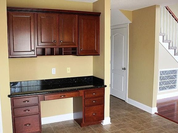 4th image of 1177 Meadow Knoll Ln