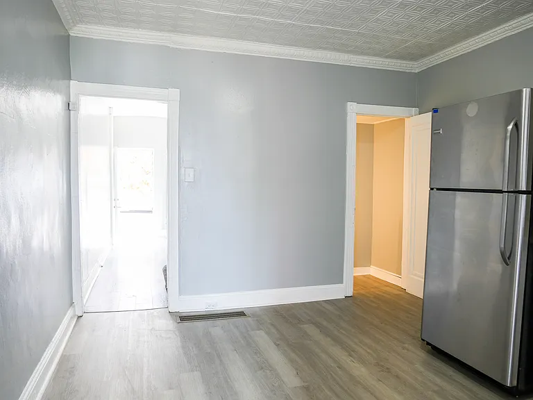 3534 E Fairmount Ave — Photo 6