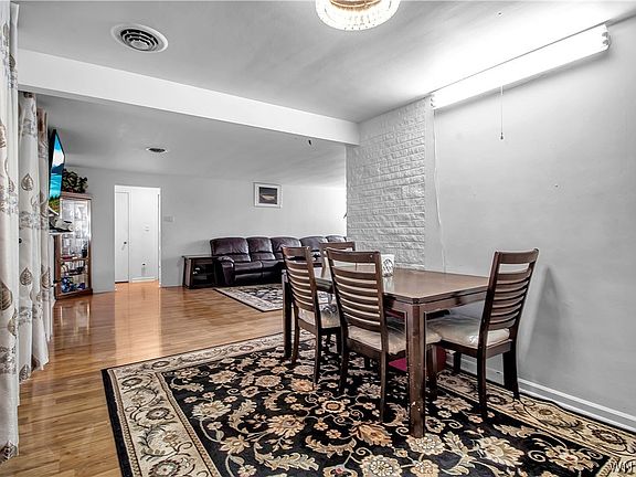 3rd image of 130 Farber Ln