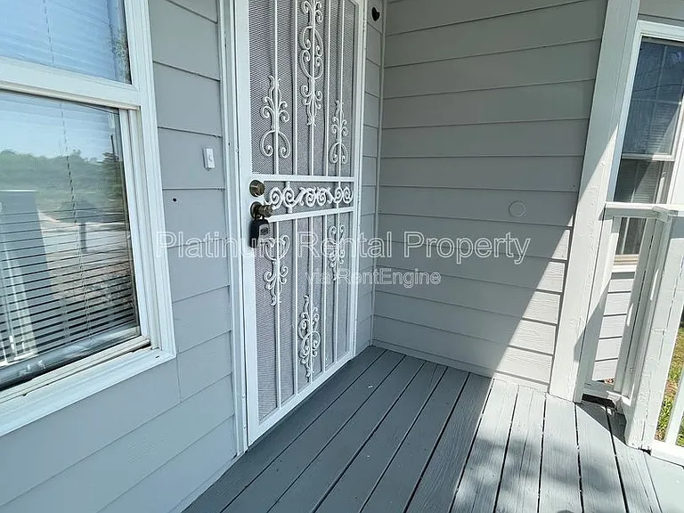 1135 Coleman St SW — Photo 5