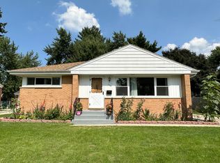 1199 Iroquois Dr, Elgin, IL 60120