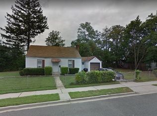 22 Agnes St, Freeport, NY 11520