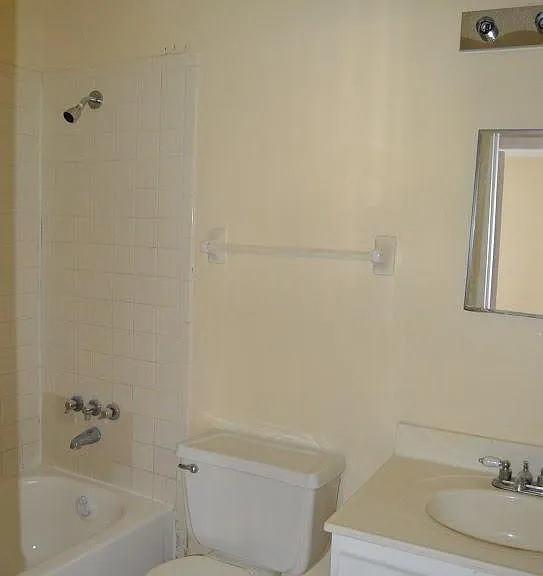 Beltrees Plaza Apartments — Photo 23