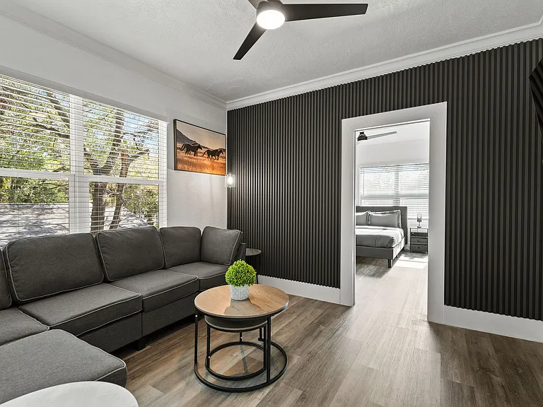 806 E Chelsea St #3A — Photo 3