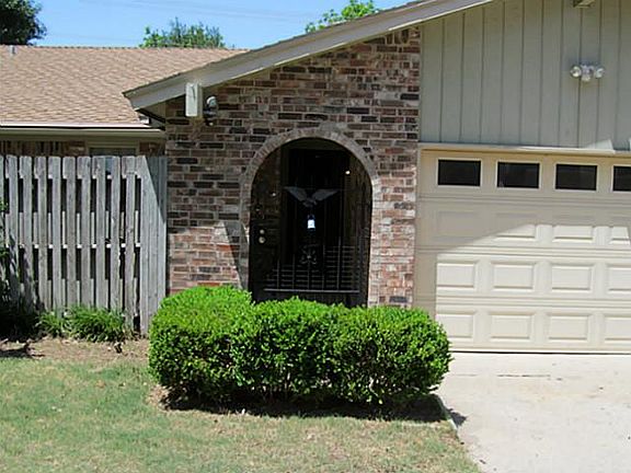 3rd image of 2011 Irongate Dr
