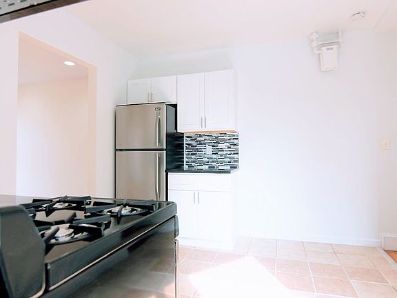 5th image of 226 E 83rd St APT 50
