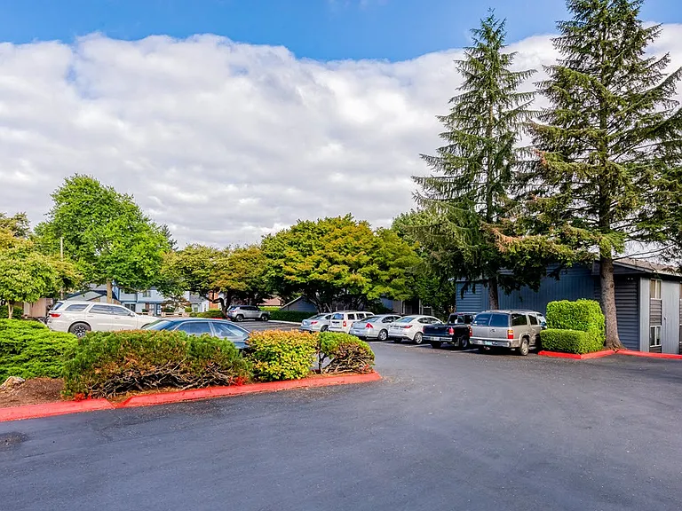 Michael Manor Apartments — Photo 22