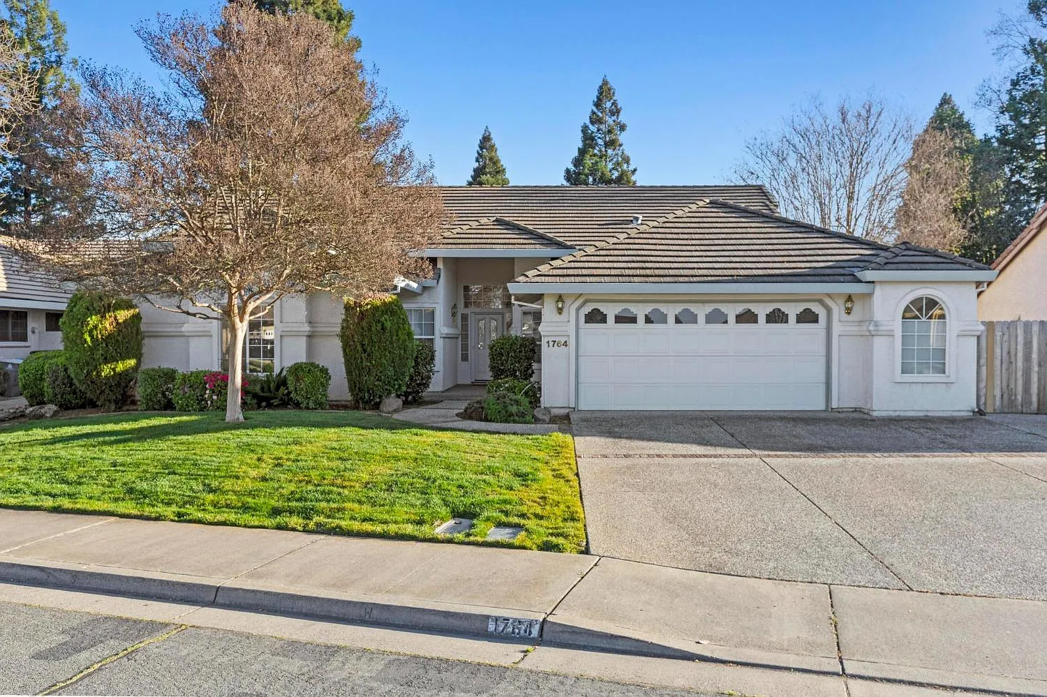 1764 Bradley Estates Dr photo 1