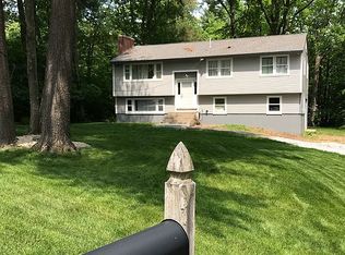 17 Woodridge Rd, Merrimack, NH 03054