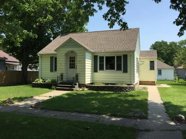 519 6th St, Whittemore, IA 50598