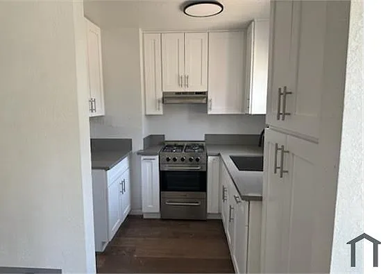 301 S Boyle Ave — Photo 3