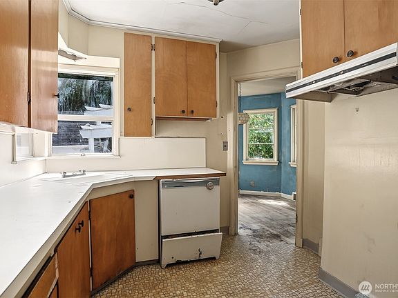 5th image of 8552 31st Avenue NW