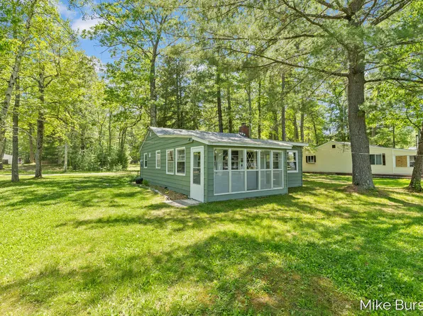 1261 W Channel St, Bitely, MI 49309