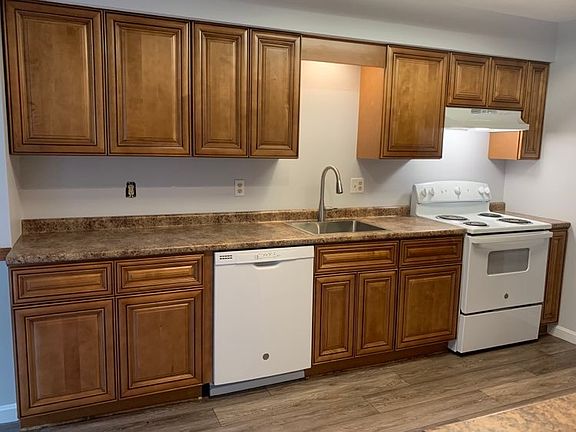 2nd image of 84 Groton St