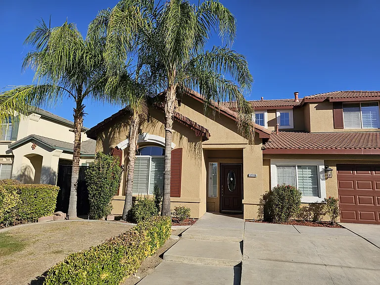 12706 Crystal Cove Ave — Photo 2