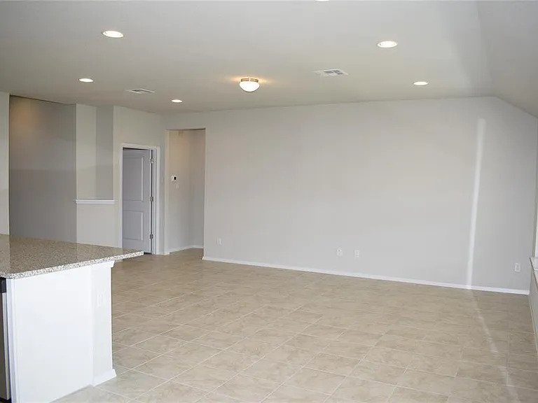 208 Shugart St — Photo 9