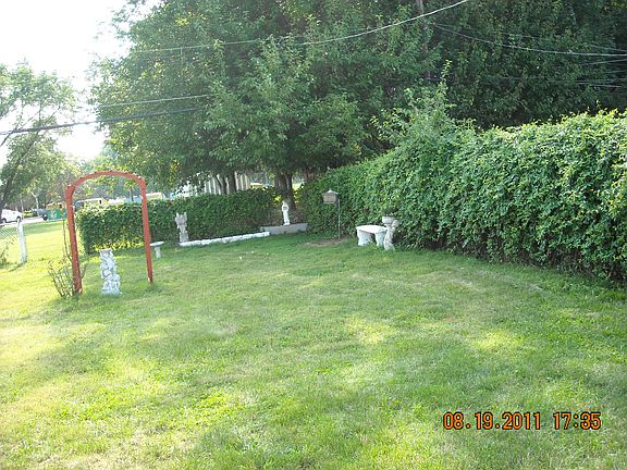 All statues/arber stays 