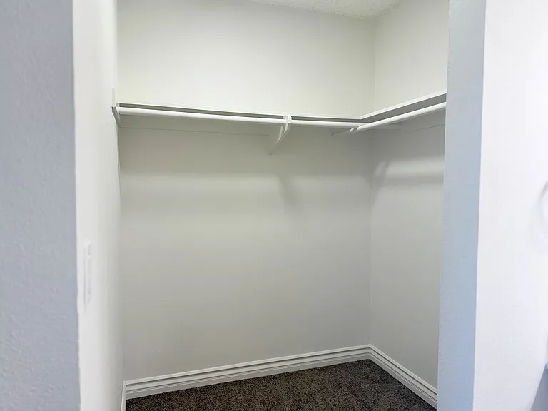 Oak Valley Apartments — Photo 39